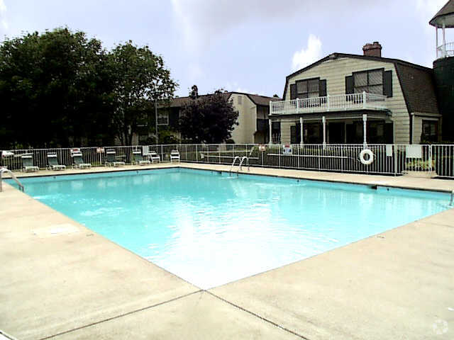 Piscina - Baker Station Apartamentos