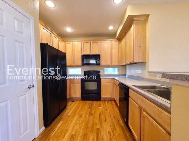 8964 E 29th Pl