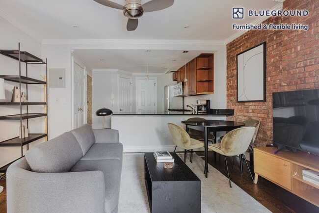 Building Photo - 7 E 75th St Rental