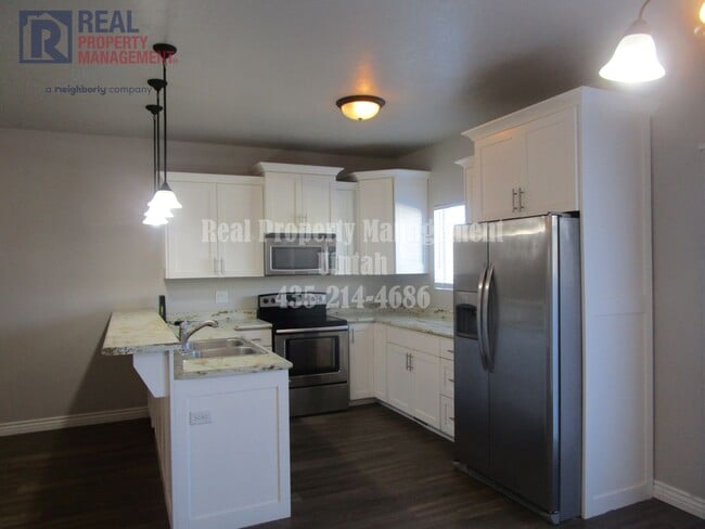 Photo - 3 Bed 2.5 Bath Townhome in Fox Run