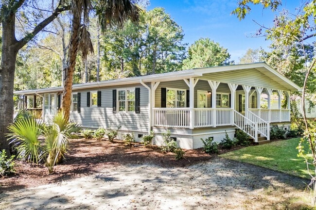 Building Photo - Spacious 4 Bedroom 2 bath home in Pawley's...