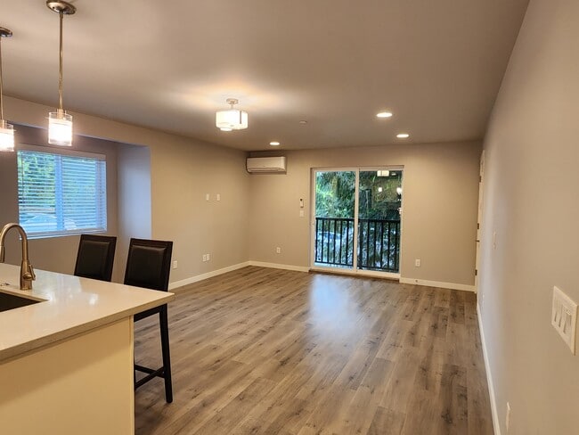 Photo - 3242 S 161st St Unidad B