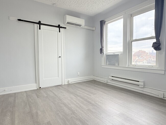 Photo - 1495 Gladstone Ave Unit 306