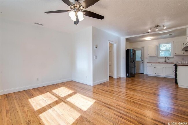 Photo - 1028 NE 7th Ave