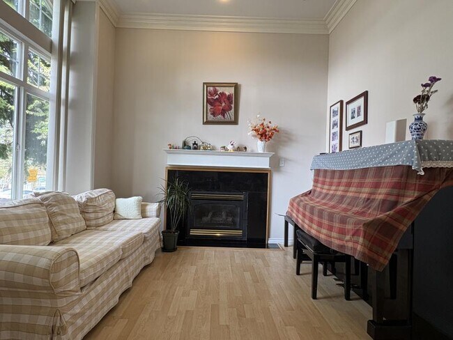 Photo - 3 bedroom in Burnaby BC V5H 2S3