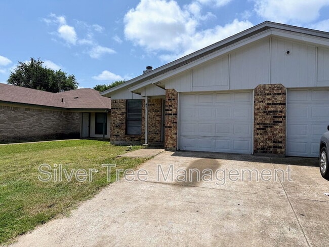 Building Photo - 6845 S Creek Dr Rental