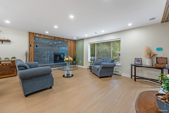 Photo - 6 Bed, 3.5 Bath Upper House for Rent in Delta! Unité Upper House