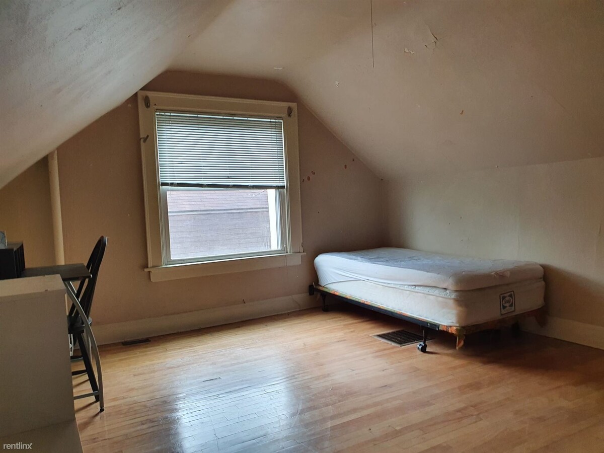 6 br, 3 bath House - 817 Comstock Avenue - 6 br, 3 bath House - 817 Comstock Avenue