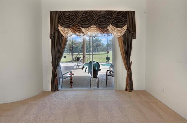 Photo - 215 Strathmore Cir