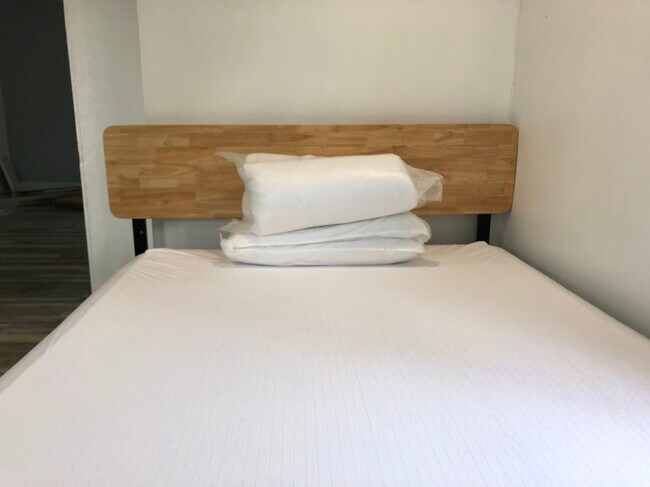 Photo - 5850 Alderson St