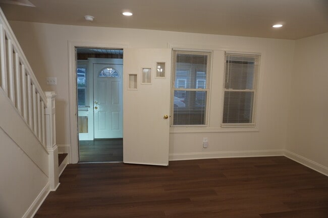 Photo - 210 Center St