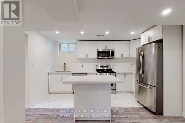 Photo - 16 Litner Crescent