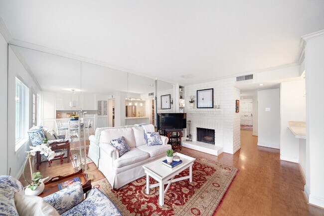 Photo - 8944 Chatsworth Dr