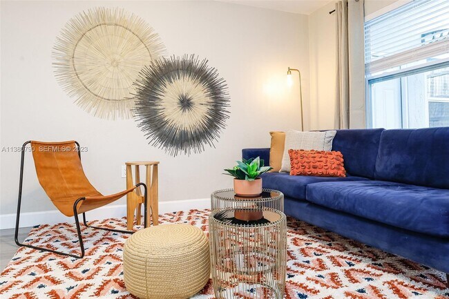 2761 SW 33rd Ave Unit 2