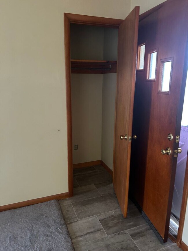 Large 3 bedroom 2 Bath House with nice Bi... Rental House Rental in