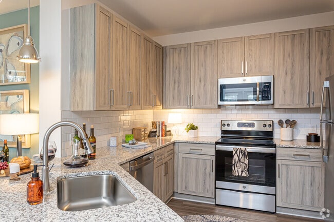 1BR, 1BA - 947SF