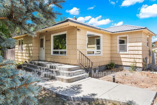 Building Photo - 910 W Orchard Ave Rental