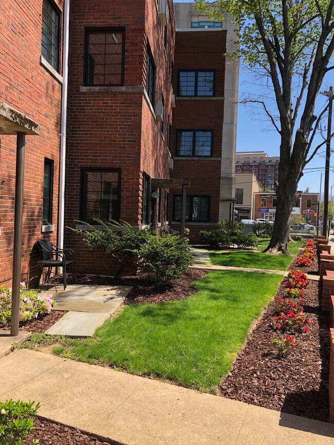 16th Street Apartments