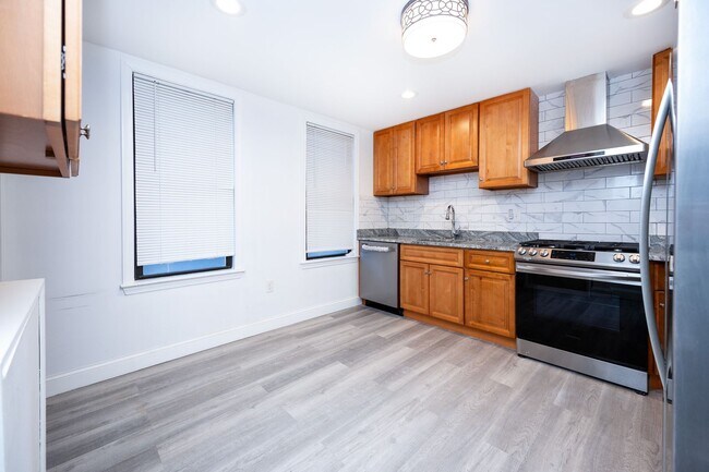 Photo - Coolidge Corner Area, In-Unit Washer and dryer, Eat-in Kitchen, Central Heat/AC, Parking is Avail...