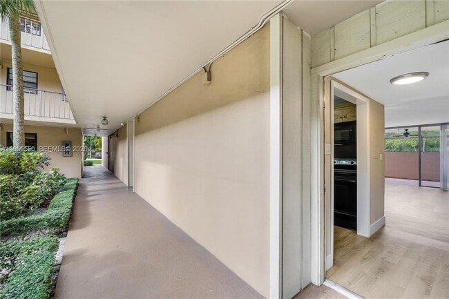 Photo - 10425 SW 112th Ave Unit 103