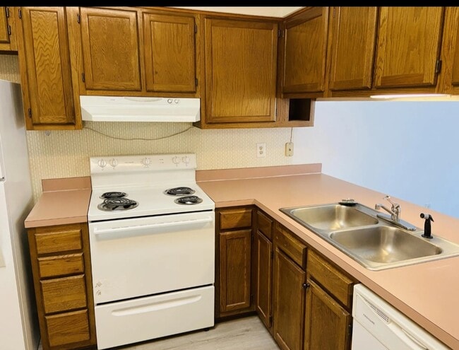 Photo - 8 Viking Dr NW
