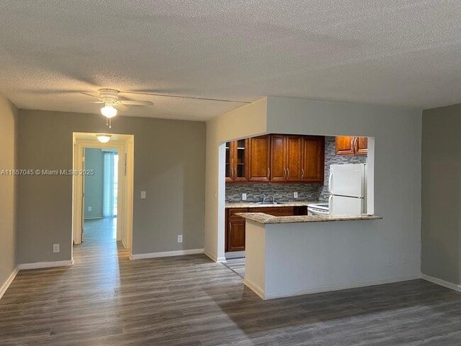 Building Photo - 398 Fanshaw J Unit 398 Rental