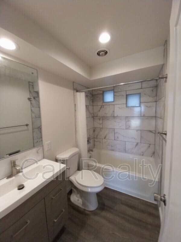Photo - 904 W Lincoln Pl Unit 2