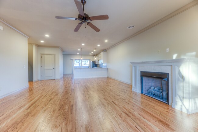 Photo - 1333 E 41st Pl