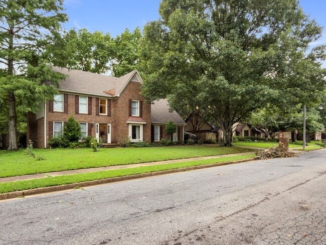 Building Photo - 743 Grovewood Dr