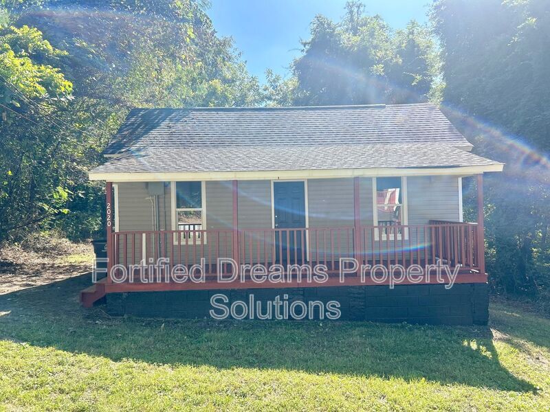 Photo - 2020 Row St