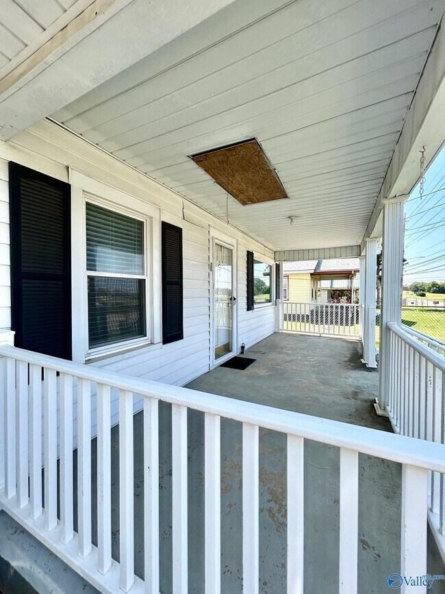 Photo - 4718 Meridian St N