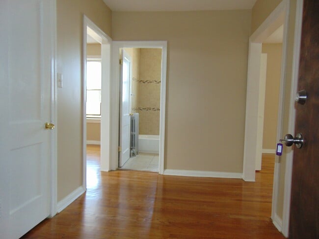 Photo - 1511 W 82nd St