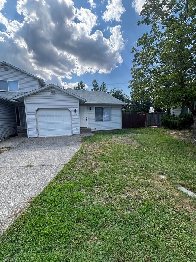 Photo - 211 N Lava Unidad #C