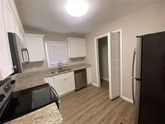 Photo - 2490 Brentwood Rd