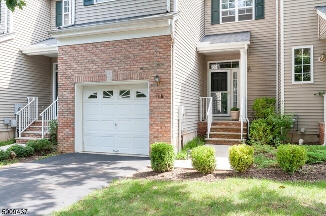 Building Photo - 128 Jackson Ave