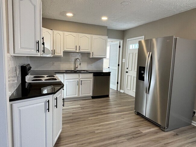 Photo - 5653 Indianola Ave