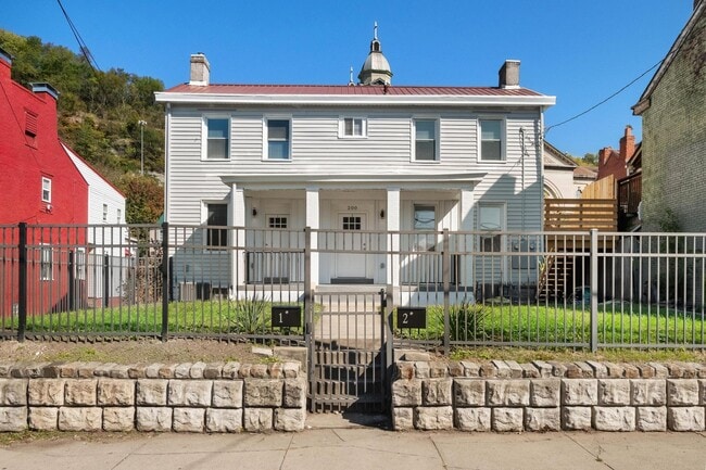 Building Photo - 200 N Main St Unit 1