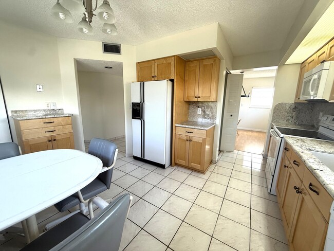 Photo - 1605 Abaco Dr Unidad M4