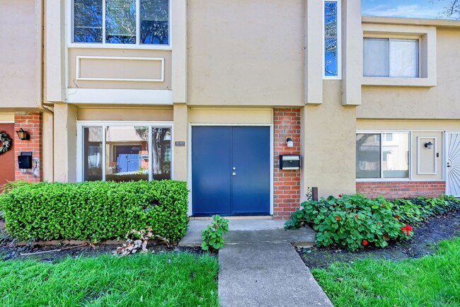 BEAUTIFUL REMODELED TWO STORY TOWNHOME IN ... - BEAUTIFUL REMODELED TWO STORY TOWNHOME IN ...