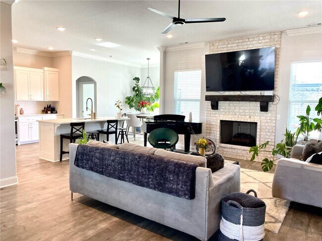 Photo - 2014 W Chandler Ave