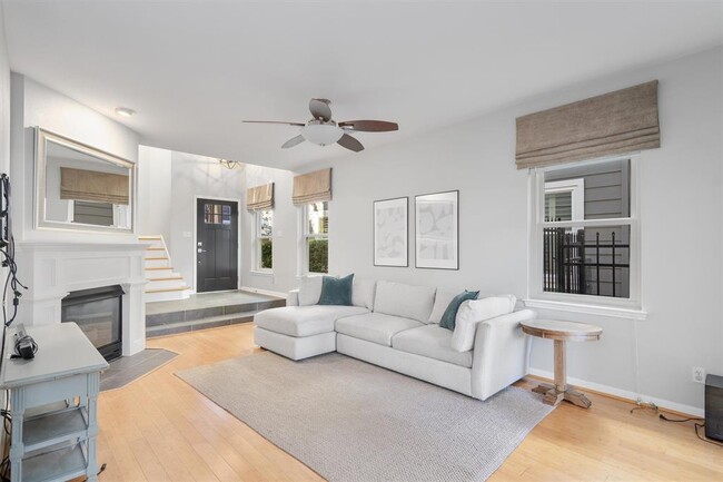 Photo - 1011 Brodie St