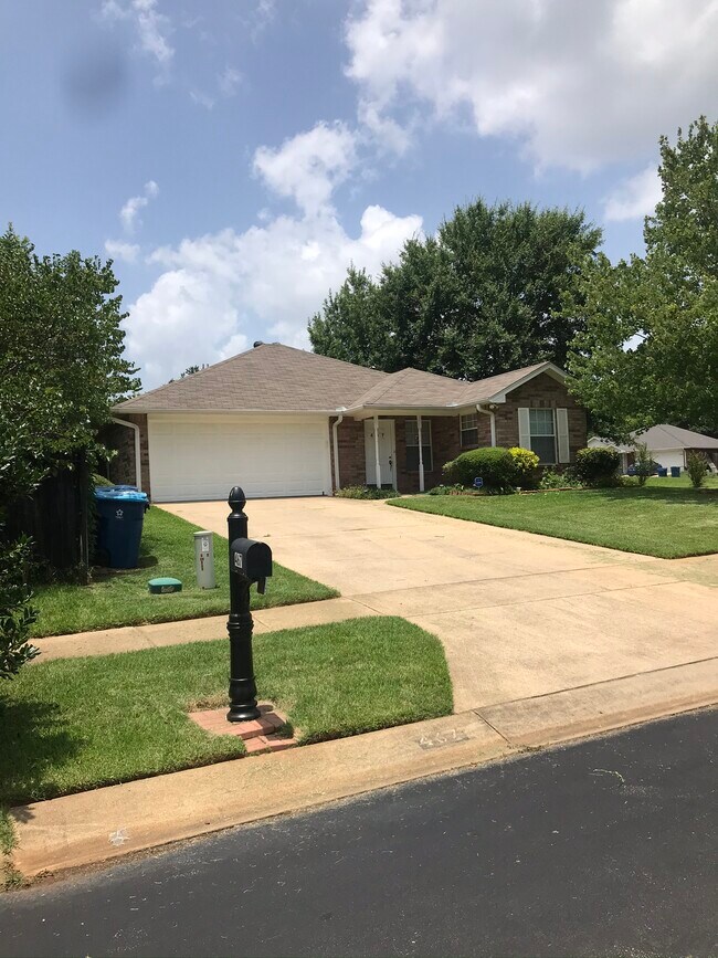 Photo - 467 Redbud Cir House