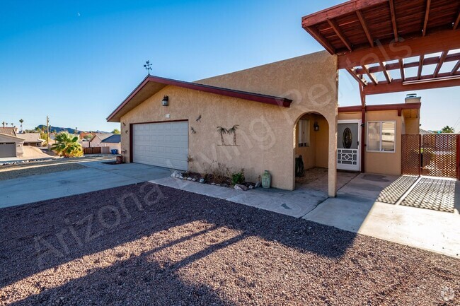 Building Photo - FURNISHED POOL HOME