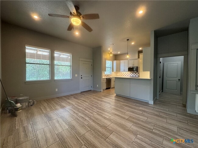 Photo - 290 Hugo Rd