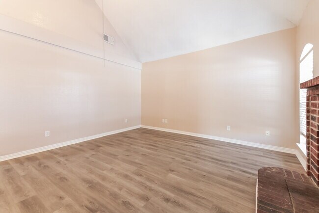 Photo - 618 Bandera St