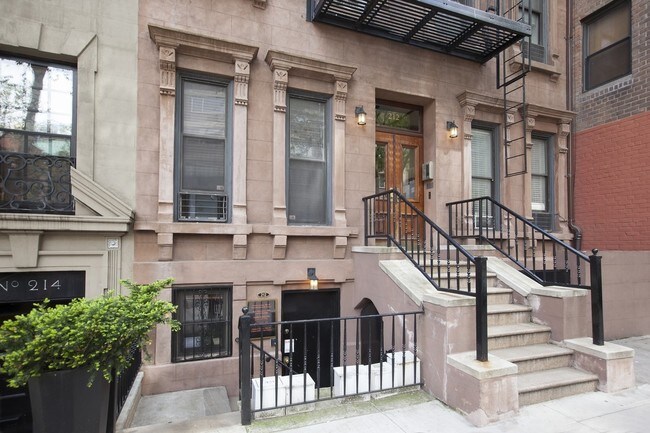 Photo - 212 E 70th St