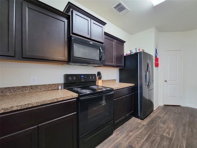 Photo - 17119 Sugar River