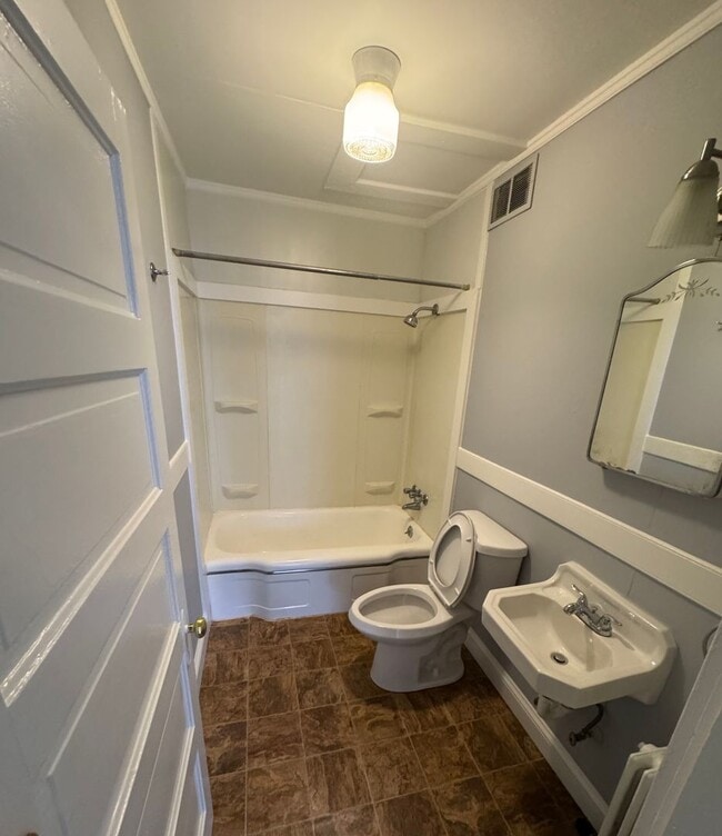 Building Photo - 2929 N Calvert St Unit 1F