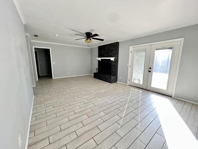 9 Lackland Cir