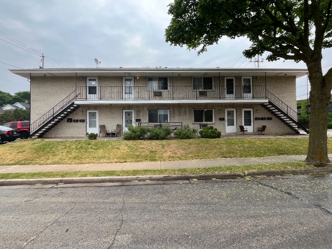 Building Photo - 1828 S 63rd St Unit 2